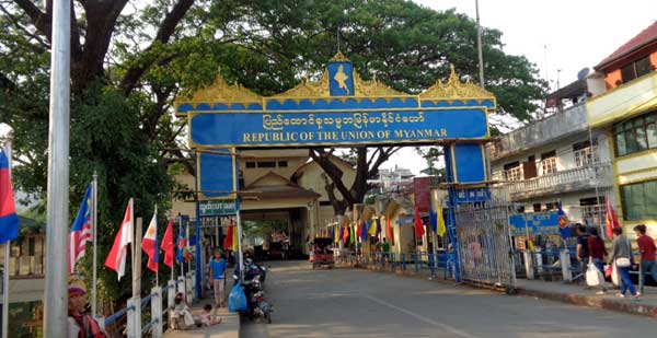 Border Crossing - Mae Sai (Thailand) to Tachileik (Myanmar)