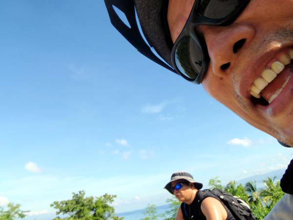 Riding up Lake Balinsasayao