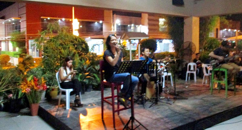 Jeanne singing a melodic tune at Paseo Arcenas. Jeanne has a velvety voice reminiscent of Sade