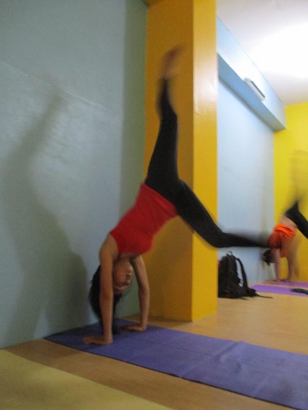 Tuyen fearlessly banging on the wall to nail her handstand - the Vietnamese resilience is evident