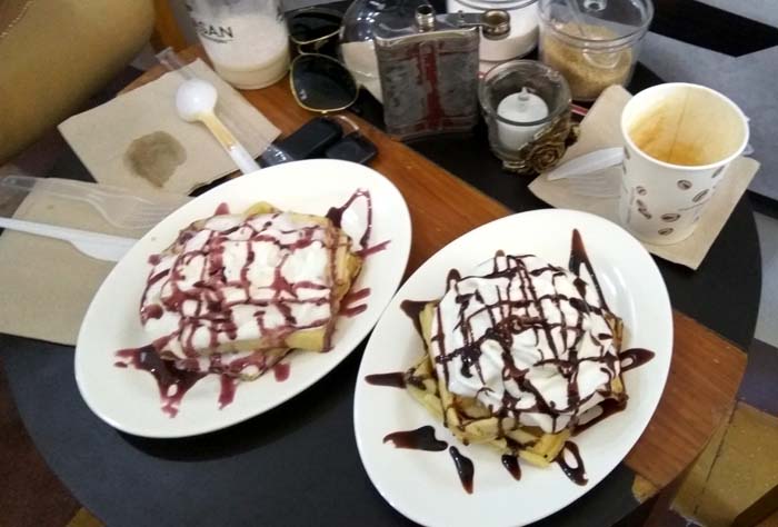 yummy waffles at Arteasan Cafe