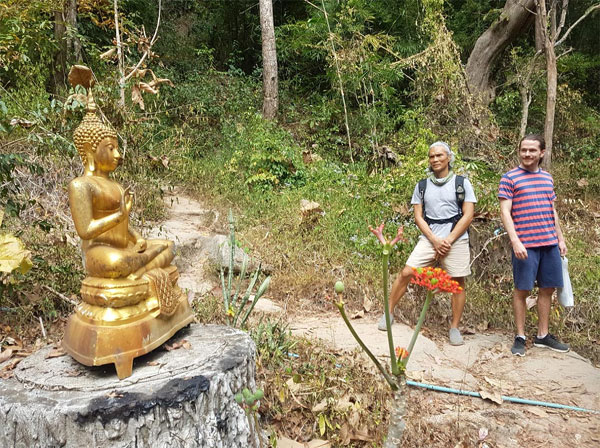 Hiking to Wat Pha Lat along the Monk's Trail