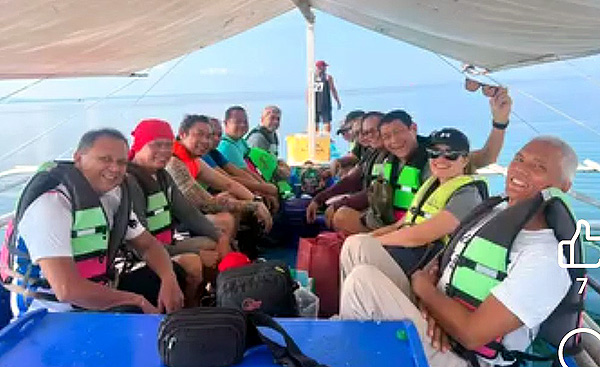 Chilling-out at the Floating Cottage with the Tagbilaran Walkers